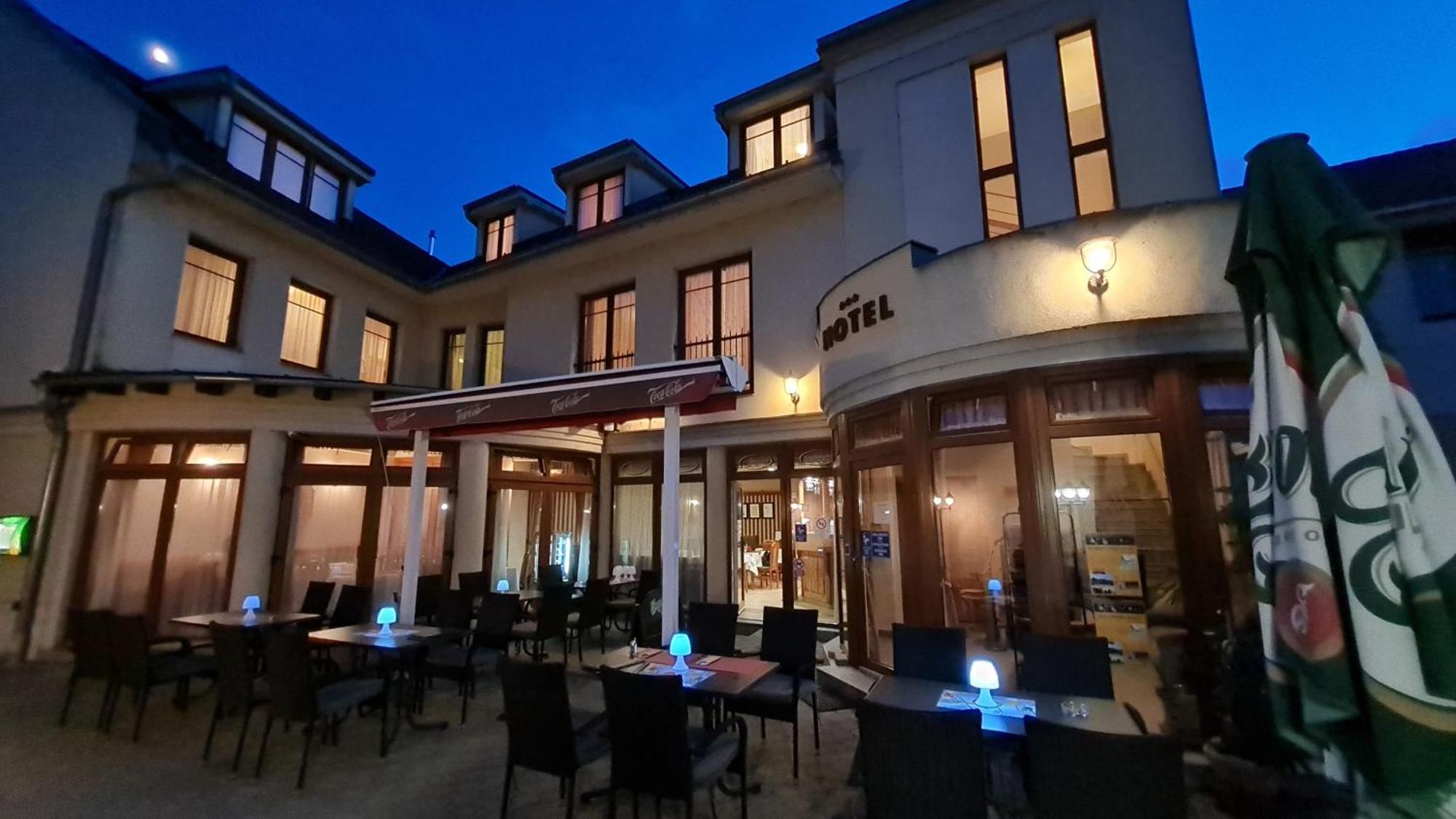 Hotel Patonai Fertod Exterior photo